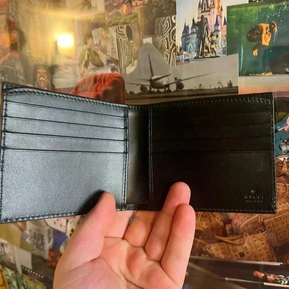 Authentic Gucci Bifold Wallet NEW (547585-525040) - Picture 2 of 5
